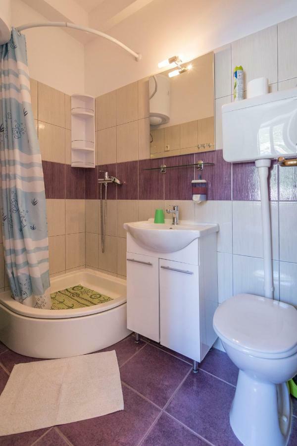 Apartment Riva 5 Komiza Exterior photo