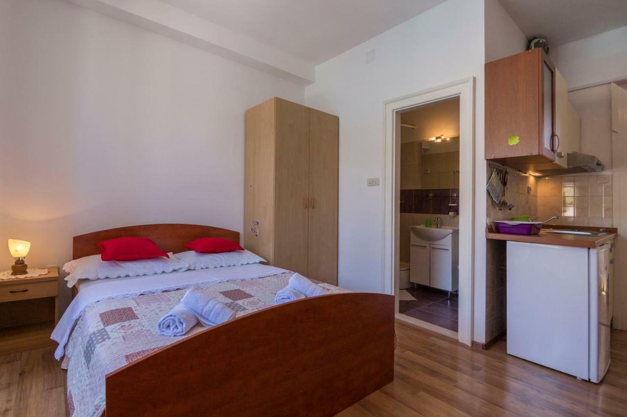 Apartment Riva 5 Komiza Exterior photo